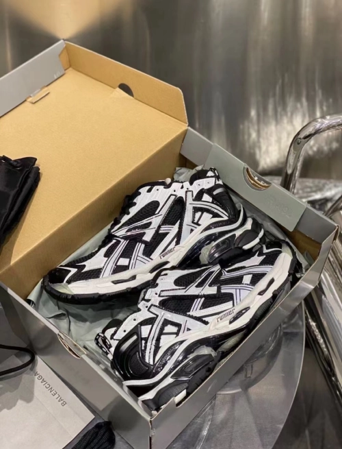 PK God Batch Balenciaga Runner Black White review 