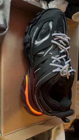 Balenciaga Track Black And White 542023 W1GB1 2045 (LED) review 777 01
