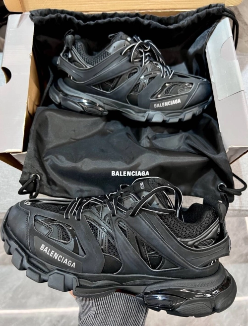 Balenciaga Track Black 555032 W1GB7 1000 (LED) review 