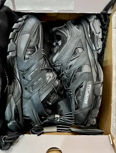 Balenciaga Track Black 555032 W1GB7 1000 (LED) review L*** 01