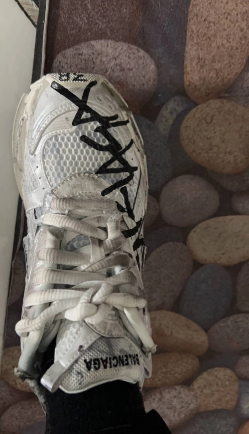 PK God Batch Balenciaga Runner Graffiti White 677402 W3RBQ 9010 review 