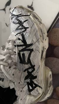 PK God Batch Balenciaga Runner Graffiti White 677402 W3RBQ 9010 review 1