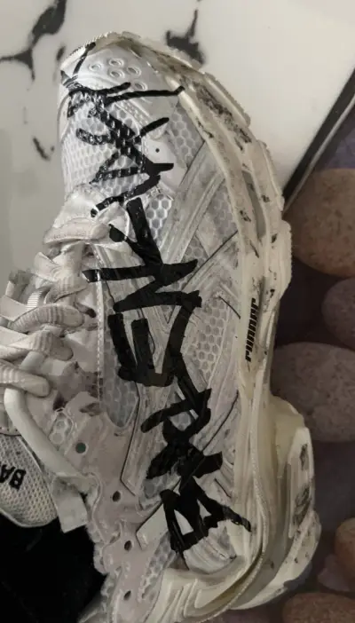 PK God Batch Balenciaga Runner Graffiti White 677402 W3RBQ 9010 review G*** 01