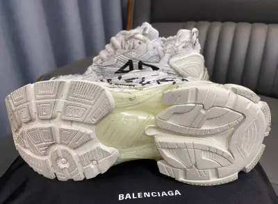 PK God Batch Balenciaga Runner Graffiti White 677402 W3RBQ 9010 review J*** 02