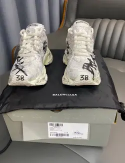 PK God Batch Balenciaga Runner Graffiti White 677402 W3RBQ 9010 review J*** 04