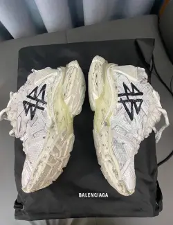 PK God Batch Balenciaga Runner Graffiti White 677402 W3RBQ 9010 review J*** 06