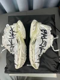 PK God Batch Balenciaga Runner Graffiti White 677402 W3RBQ 9010 review 6