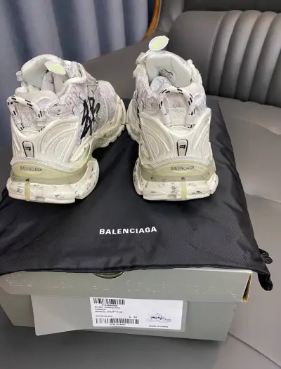 PK God Batch Balenciaga Runner Graffiti White 677402 W3RBQ 9010 review J*** 04