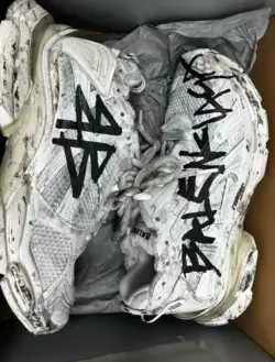 PK God Batch Balenciaga Runner Graffiti White 677402 W3RBQ 9010 review V*** 01