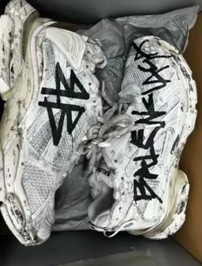 PK God Batch Balenciaga Runner Graffiti White 677402 W3RBQ 9010 review V*** 00