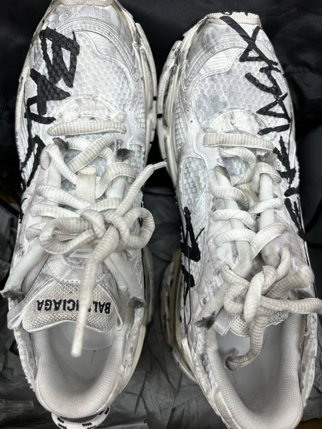 PK God Batch Balenciaga Runner Graffiti White 677402 W3RBQ 9010 review V*** 03