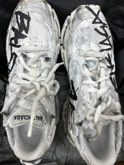 PK God Batch Balenciaga Runner Graffiti White 677402 W3RBQ 9010 review V*** 02