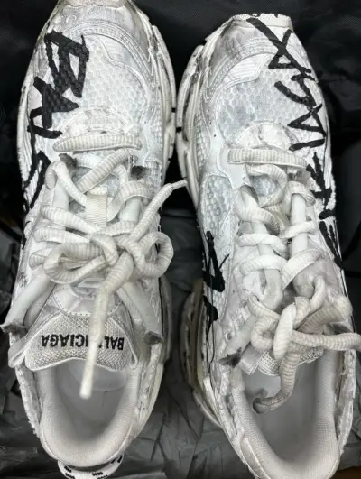 PK God Batch Balenciaga Runner Graffiti White 677402 W3RBQ 9010 review V*** 02