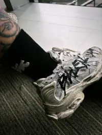 PK God Batch Balenciaga Runner Graffiti White 677402 W3RBQ 9010 review 1