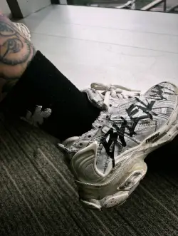 PK God Batch Balenciaga Runner Graffiti White 677402 W3RBQ 9010 review L*** 02