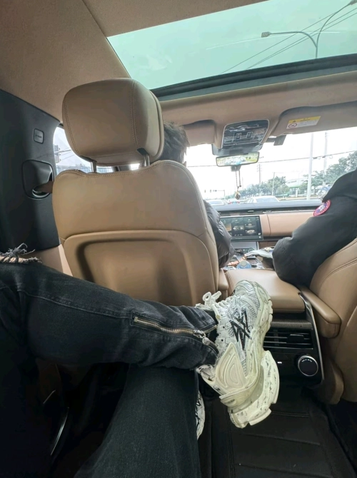 PK God Batch Balenciaga Runner Graffiti White 677402 W3RBQ 9010 review 