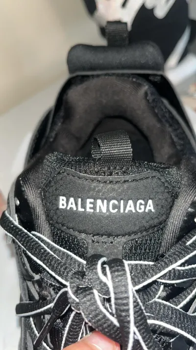 Balenciaga Track Black 555032 W1GB7 1000 (LED) review Alejandro Sánchez Recasens 01
