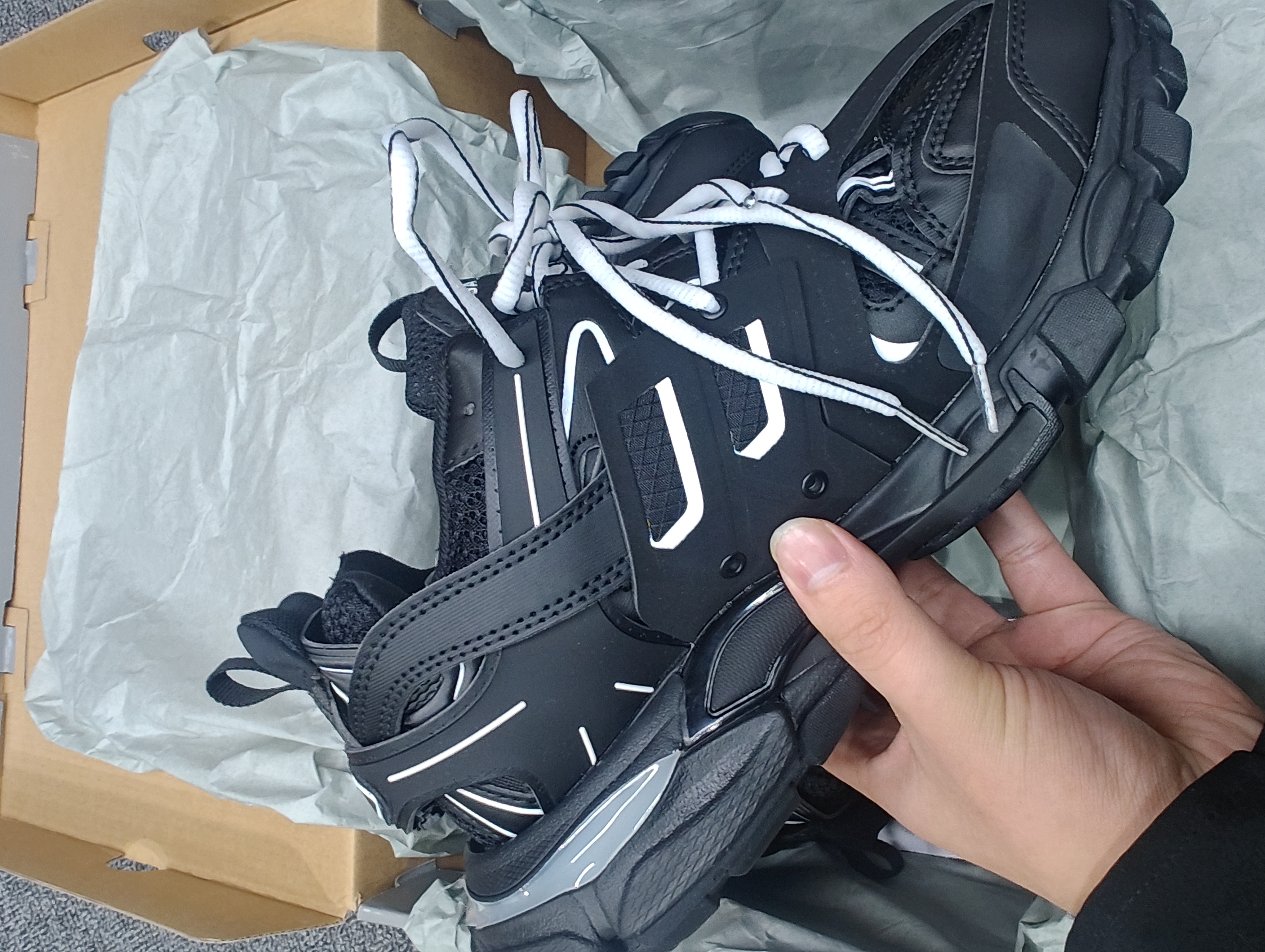Balenciaga Track Black And White 542023 W1GB1 2045 (LED) review B*** 03
