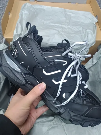 Balenciaga Track Black And White 542023 W1GB1 2045 (LED) review B*** 02