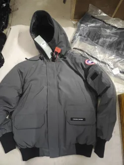 Canada Goose Jacket Chilliwack Bomber Heritage Graphite review E***