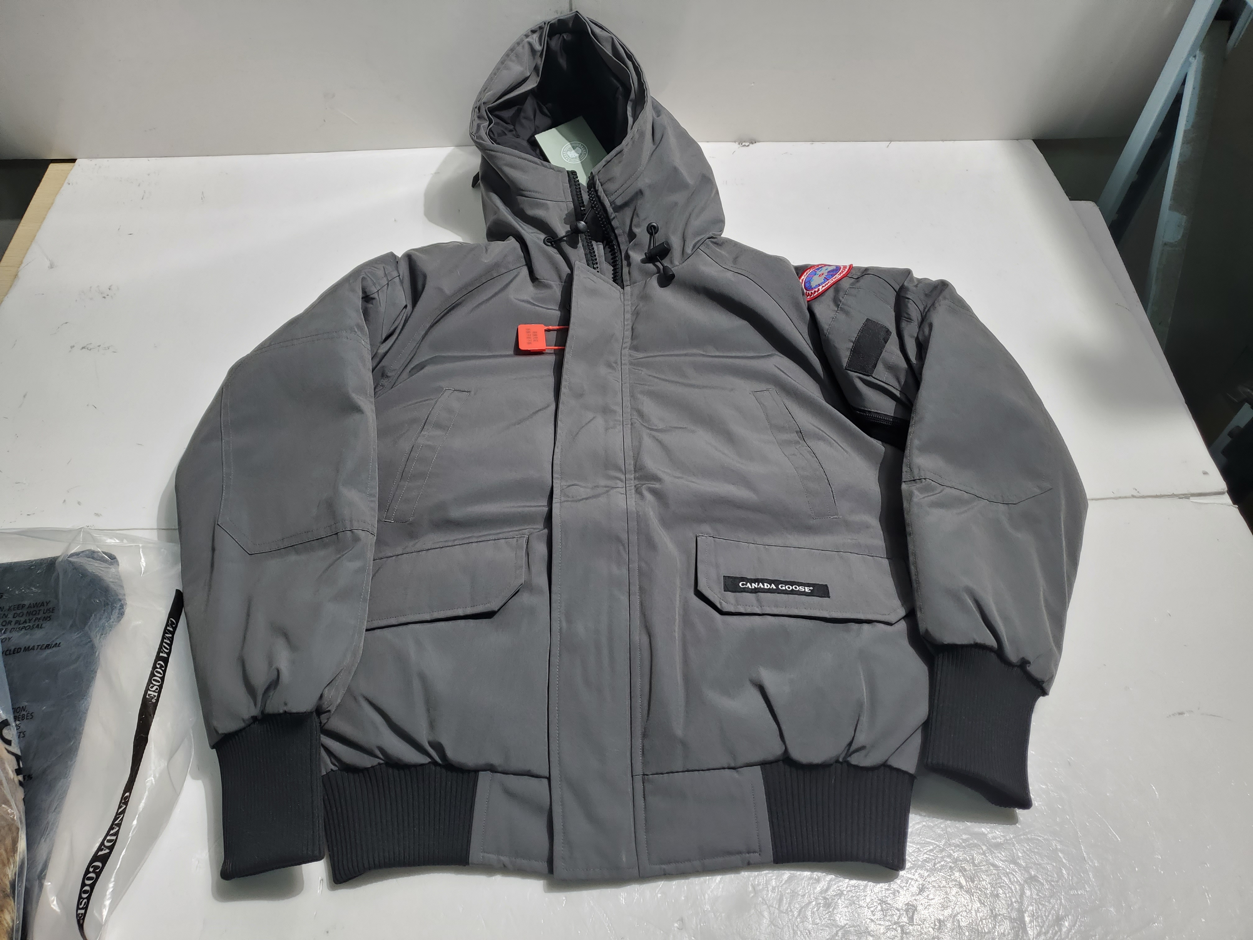 Canada Goose Jacket Chilliwack Bomber Heritage Graphite review R*** 01