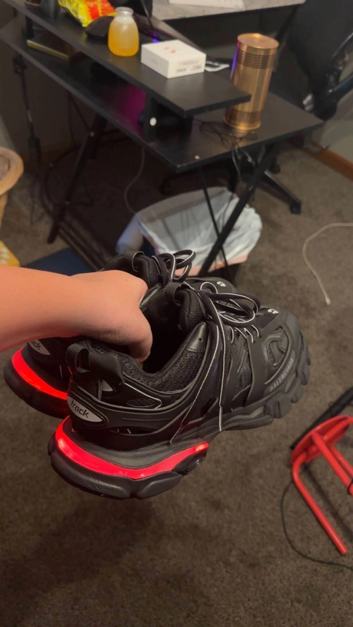 Balenciaga Track Black 555032 W1GB7 1000 (LED) review 
