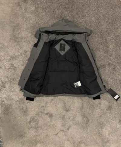 Canada Goose Wyndham Parka Black Label Coastal Grey review Y*** 03
