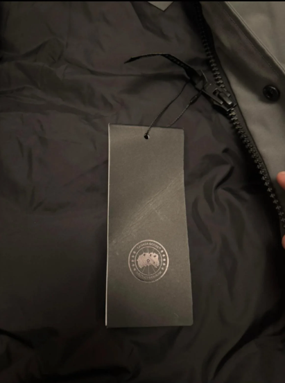 Canada Goose Wyndham Parka Black Label Coastal Grey review Y***11