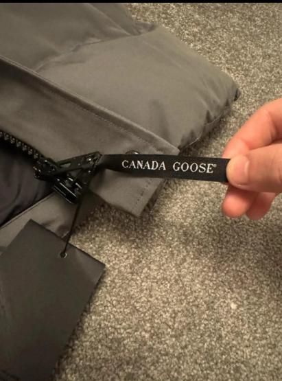 Canada Goose Wyndham Parka Black Label Coastal Grey review Y***10