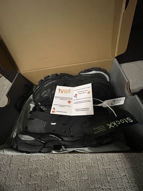 Balenciaga Track Black 555032 W1GB7 1000 (LED) review 