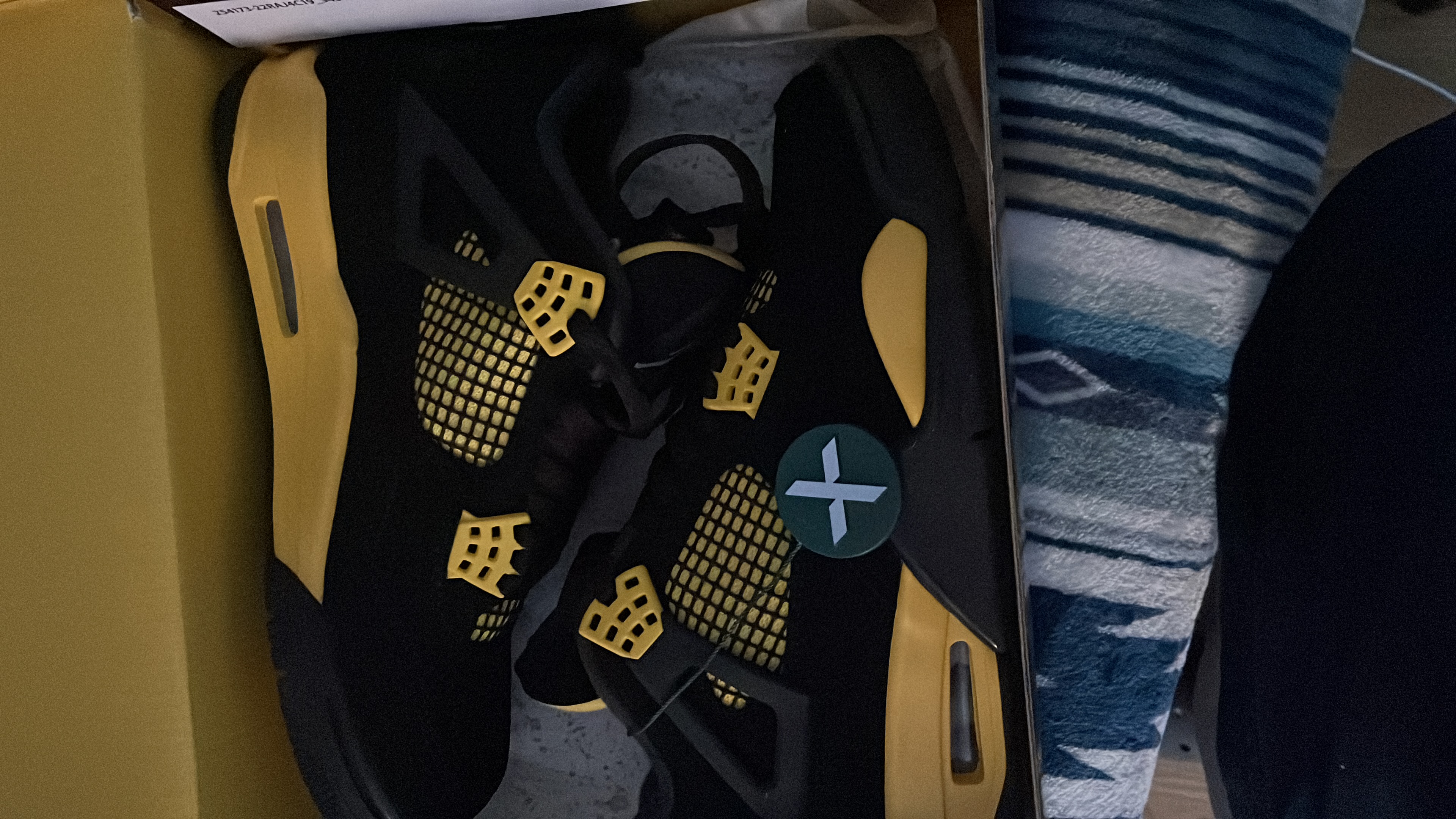 Special offer Batch Air Jordan 4 Thunder DH6927-017 review Harold p