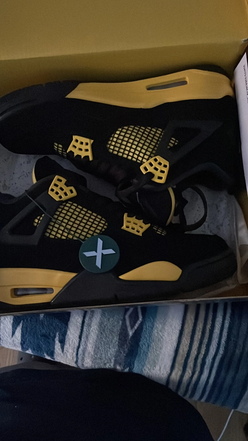 Special offer Batch Air Jordan 4 Thunder DH6927-017 review 
