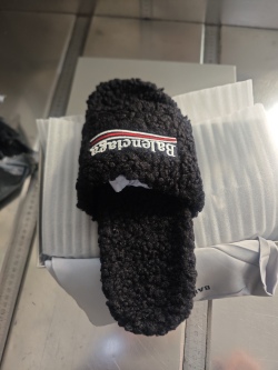 Balenciaga Furry Slides Black review Aiden 02