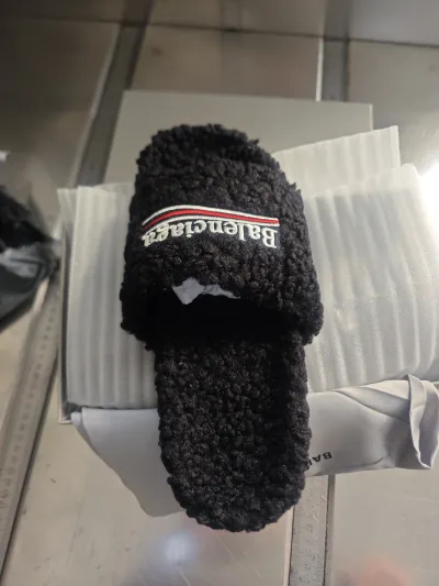 Balenciaga Furry Slides Black review Aiden 01
