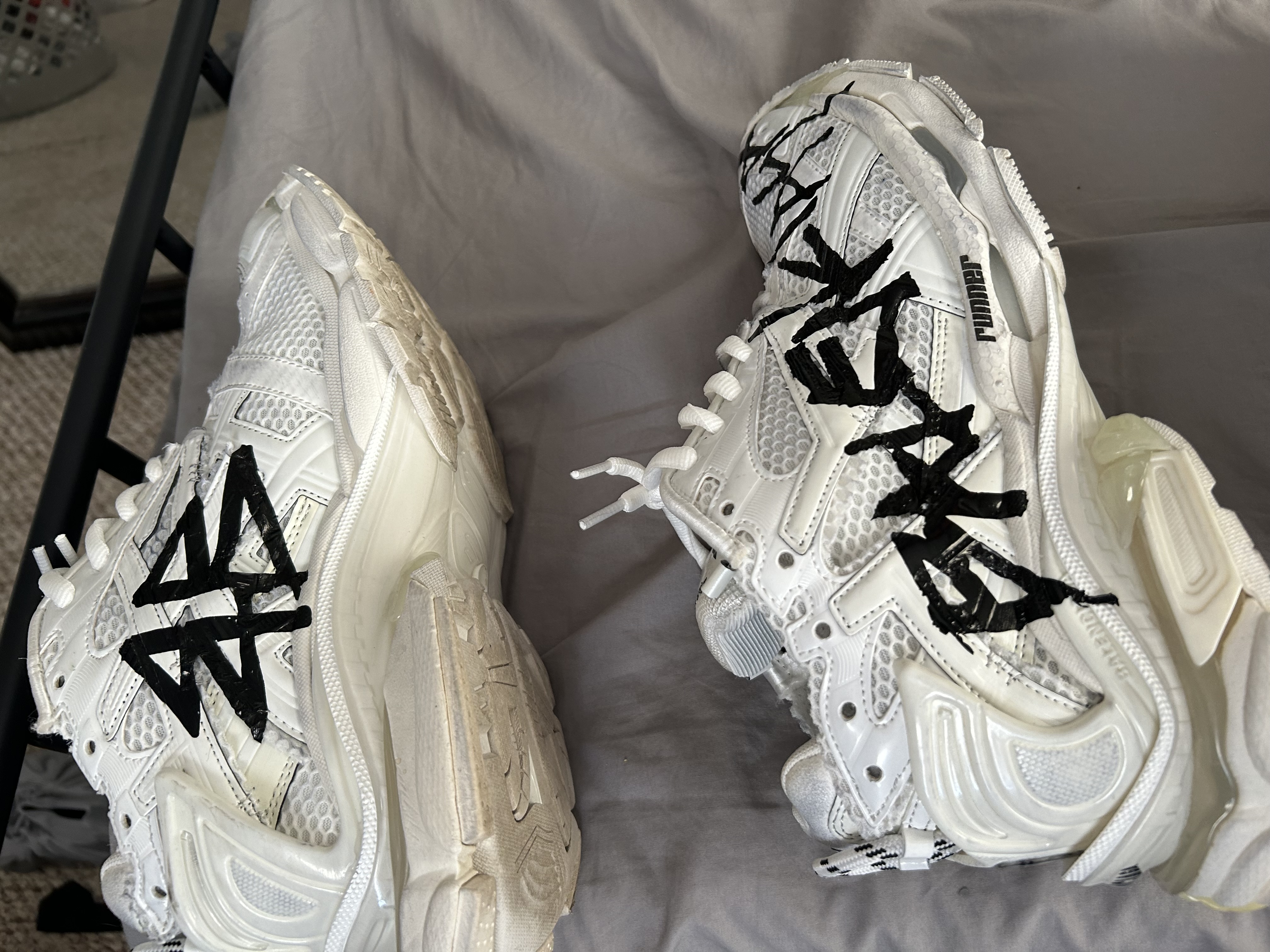 PK God Batch Balenciaga Runner Graffiti White 677402 W3RBQ 9010 review anonymous 02