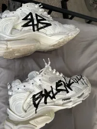 PK God Batch Balenciaga Runner Graffiti White 677402 W3RBQ 9010 review 1