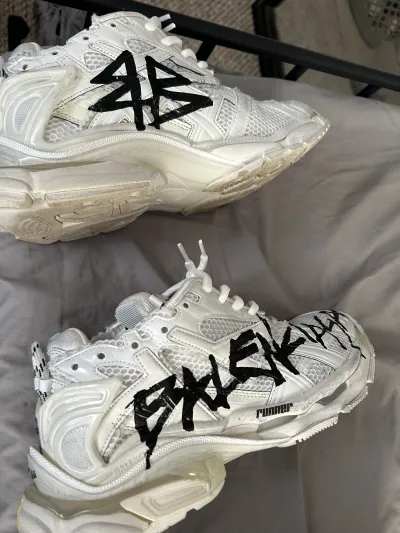 PK God Batch Balenciaga Runner Graffiti White 677402 W3RBQ 9010 review anonymous  01