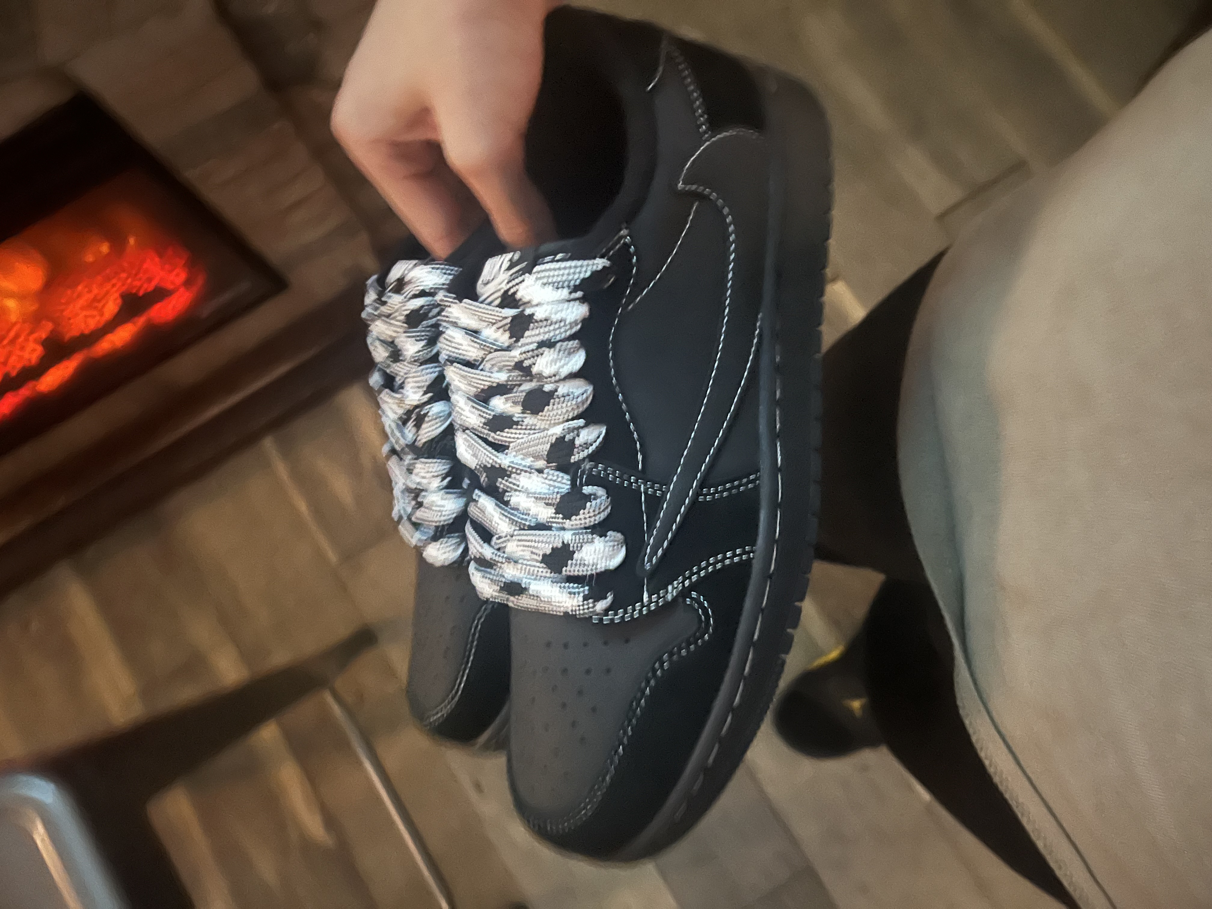 【Flash Sale】Air Jordan 1 Retro Low OG SP Travis Scott Black Phantom DM7866-001 review Adam 01