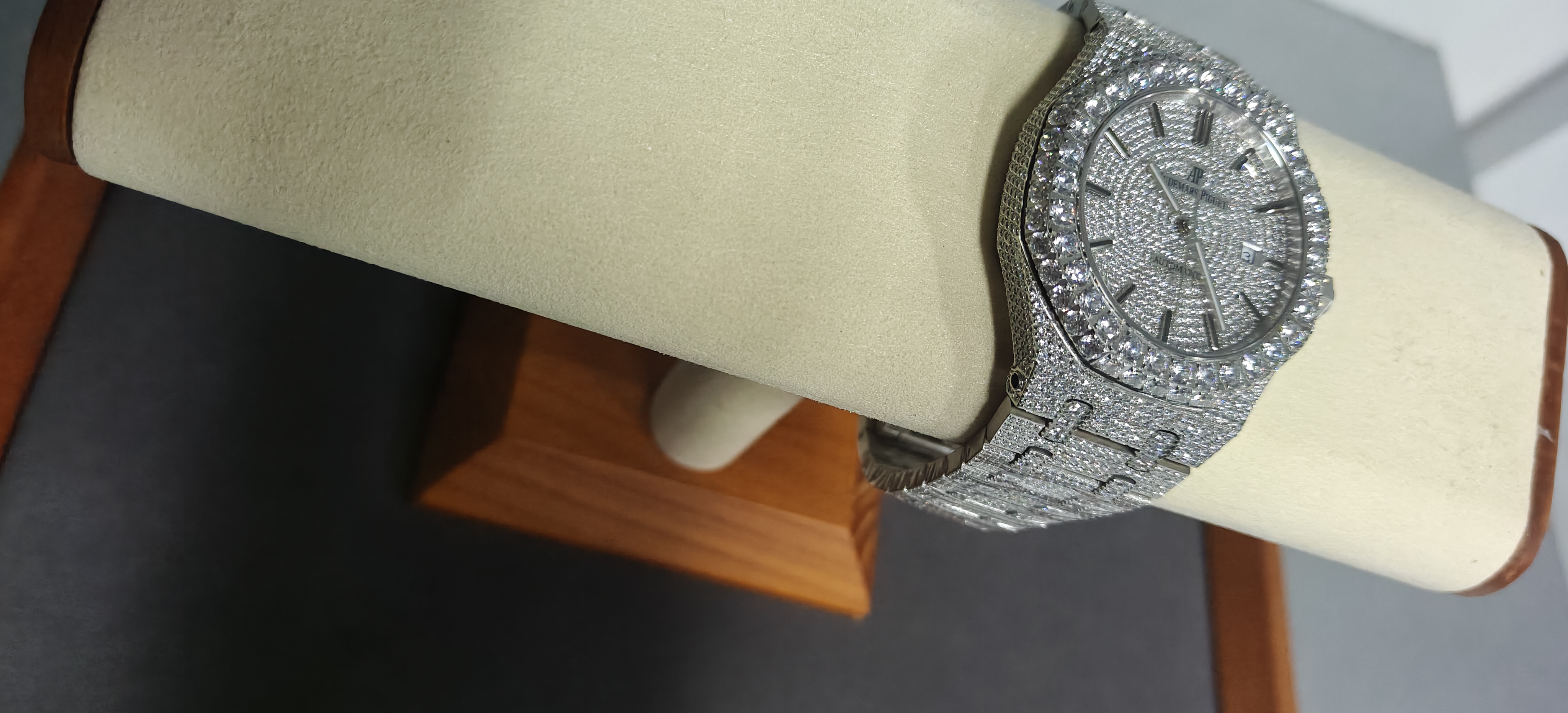 Audemars Piguet VVS Moissanite Watch 41mm review Angel Garcia 03