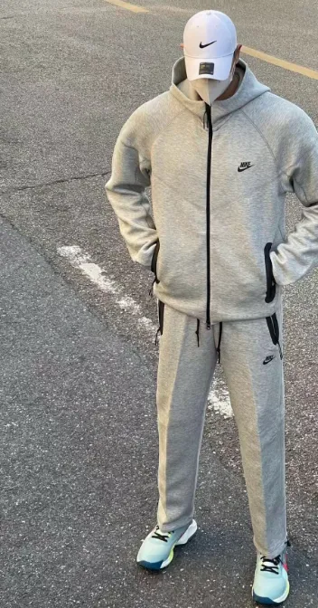 Nike Sportswear Tech Fleece Full-Zip Hoodie & Joggers Set Dark Heather Grey/Black review Thomas