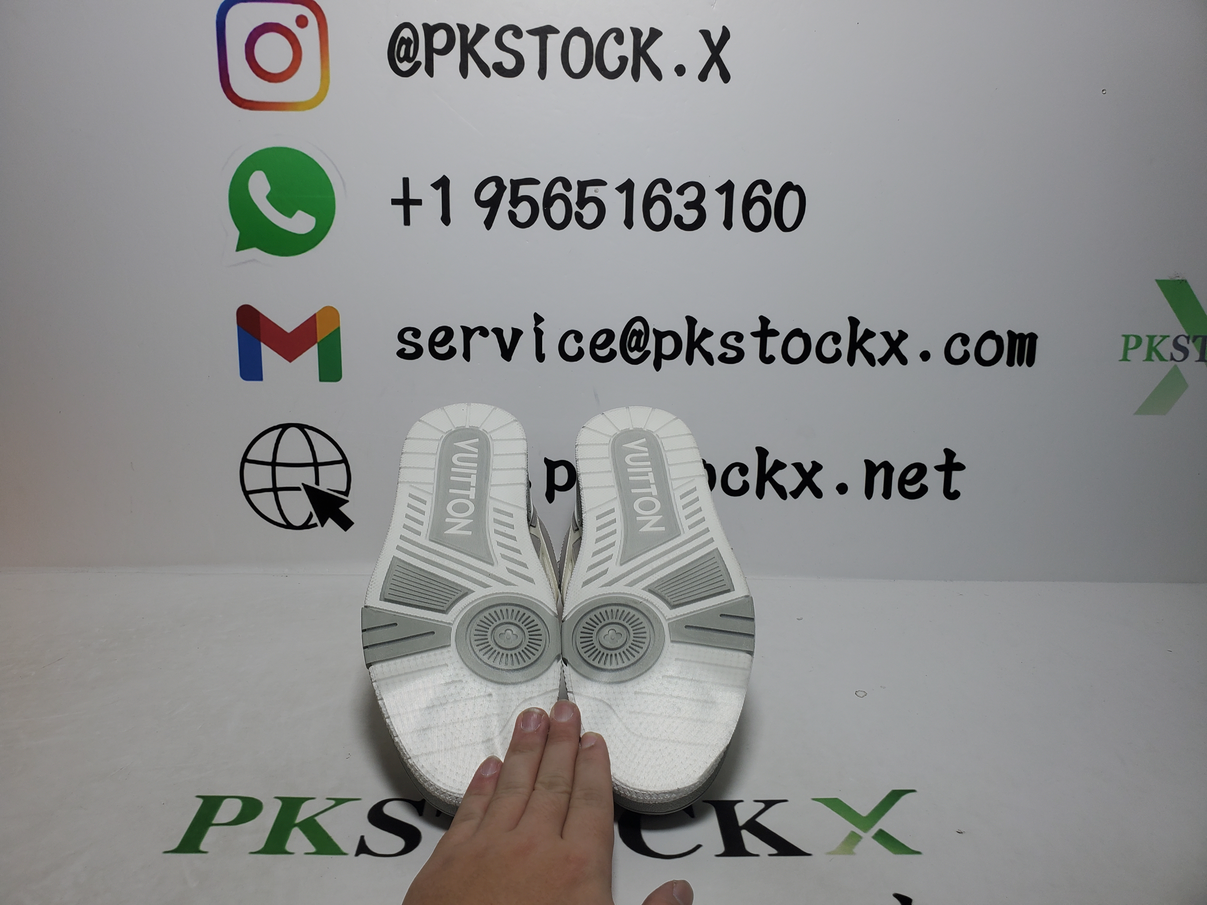 PK God Batch LOUIS VUITTON Leather lace up Fashionable Board Shoes White Gray 1ACQP4 review Boris Krsic 02