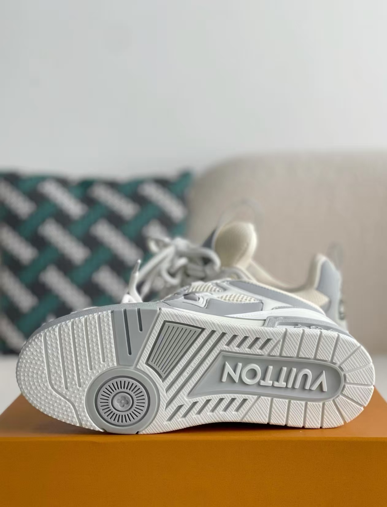 PK God Batch LOUIS VUITTON Leather lace up Fashionable Board Shoes White Gray 1ACQP4 review K*** 05