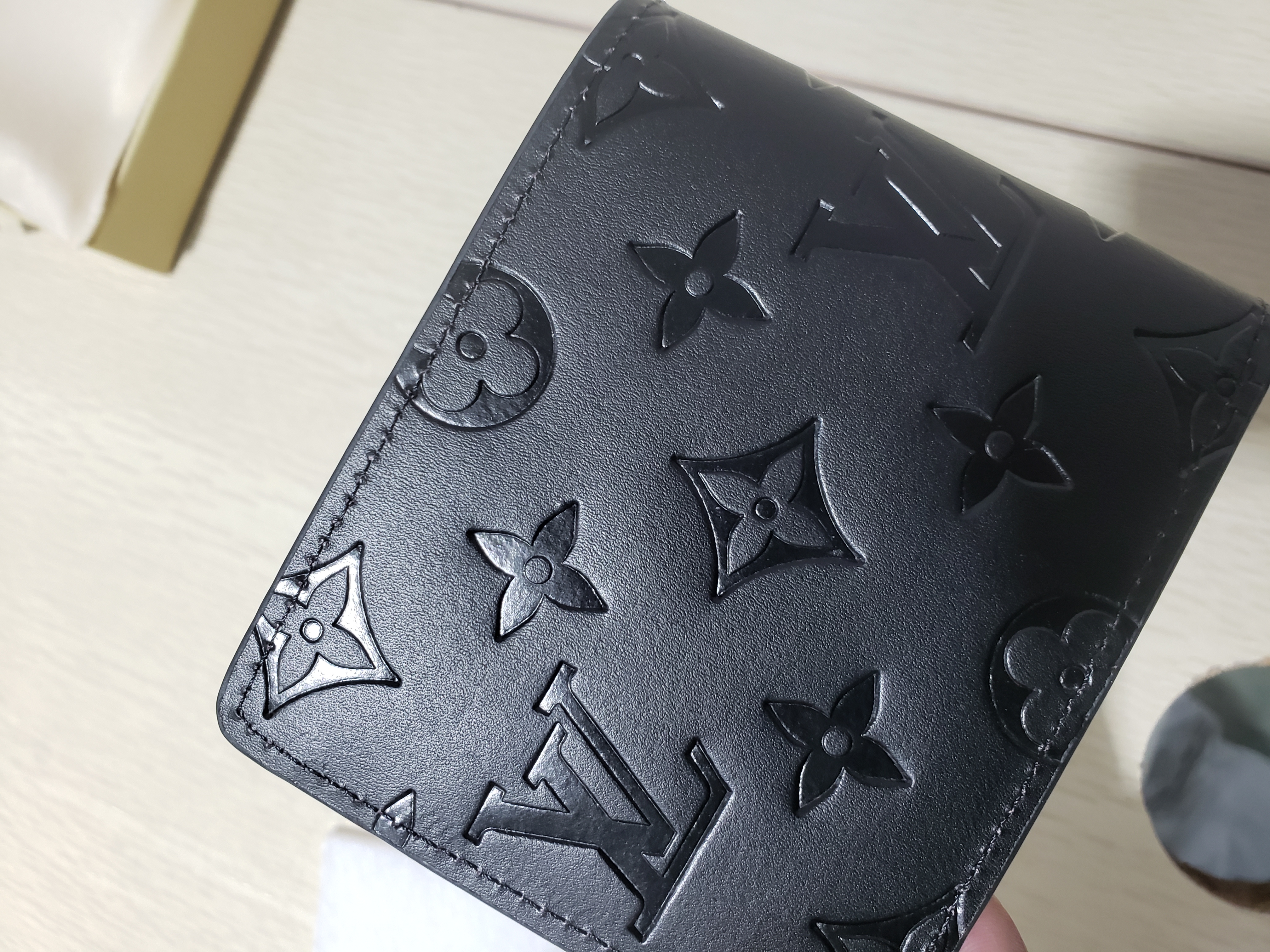 LOUIS VUITTON Multiple Wallet Monogram Shadow Black review Levente Ősi 00