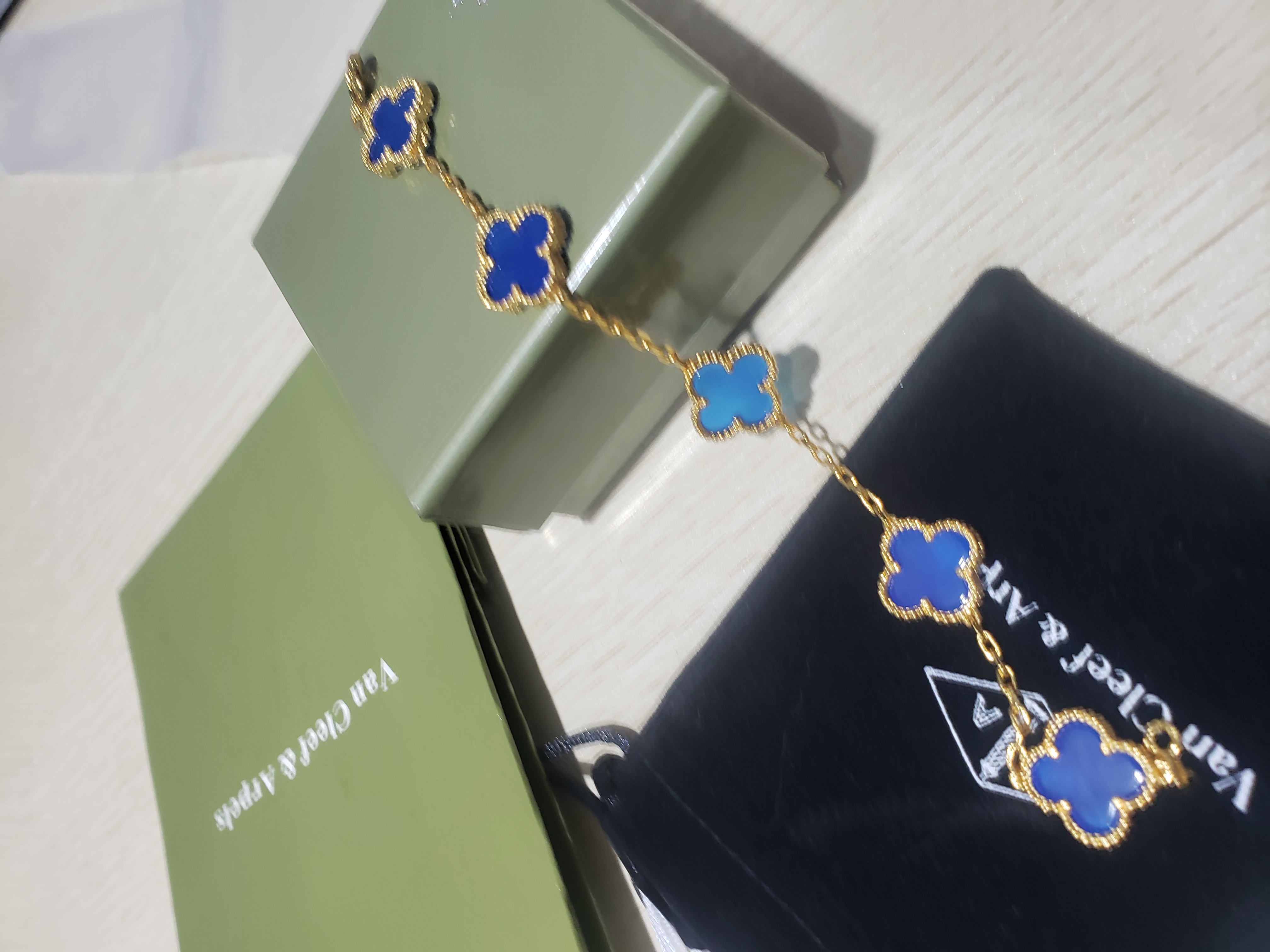 Vintage Alhambra bracelet, 5 motifs Agate review William