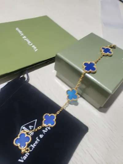 Vintage Alhambra bracelet, 5 motifs Agate review William