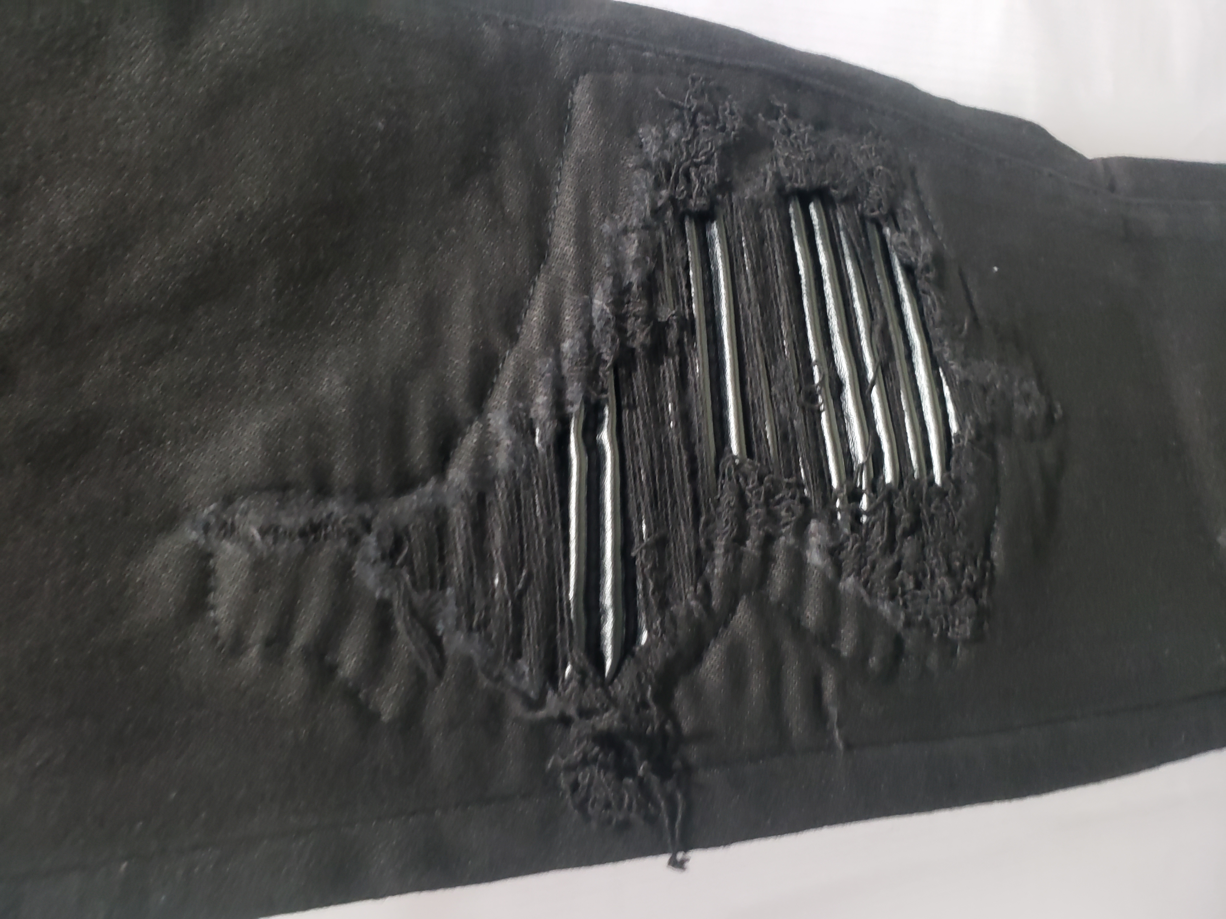 AMIRI MX1 Skinny-Fit Leather-Panelled Distressed Jeans PK0218 review Chevy Cadiente 01