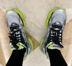 PK God Batch Balenciaga Runner Black, white, and Yellow 677402 W3RBP 1093 review Rjay Pera 02