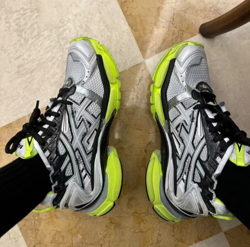 PK God Batch Balenciaga Runner Black, white, and Yellow 677402 W3RBP 1093 review Rjay Pera 01