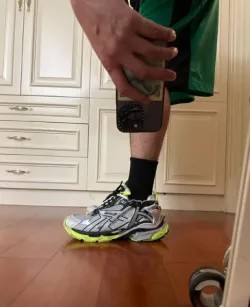 PK God Batch Balenciaga Runner Black, white, and Yellow 677402 W3RBP 1093 review Anderson Tziquin