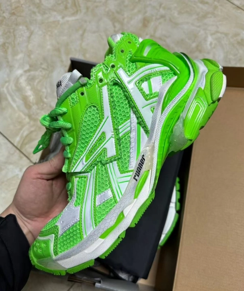 PK God Batch Balenciaga Runner White Green  677402 W3RBM 3590 review 
